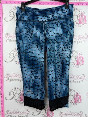 Under Armour Cropped Leggings with Black and Blue Dot-Print summer comfy flowy